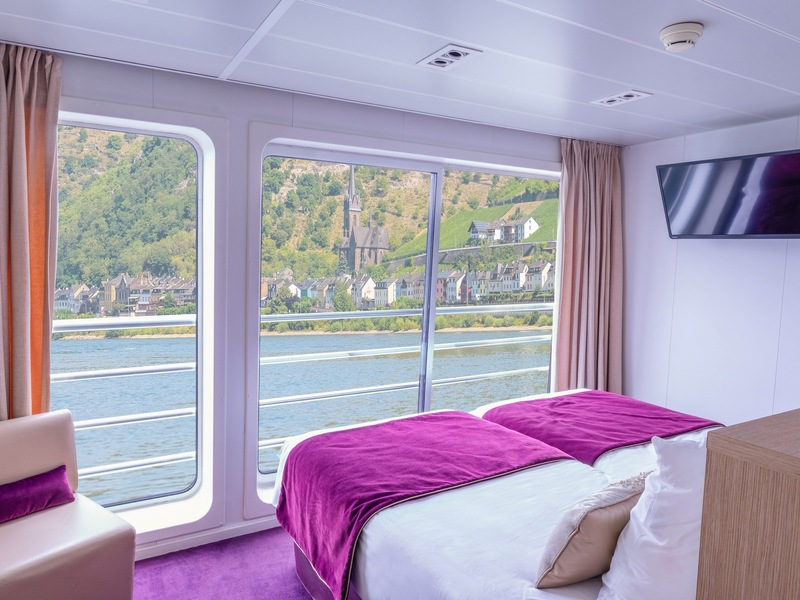 Upper Deck 2 Adjustable Twin Beds CAT. A